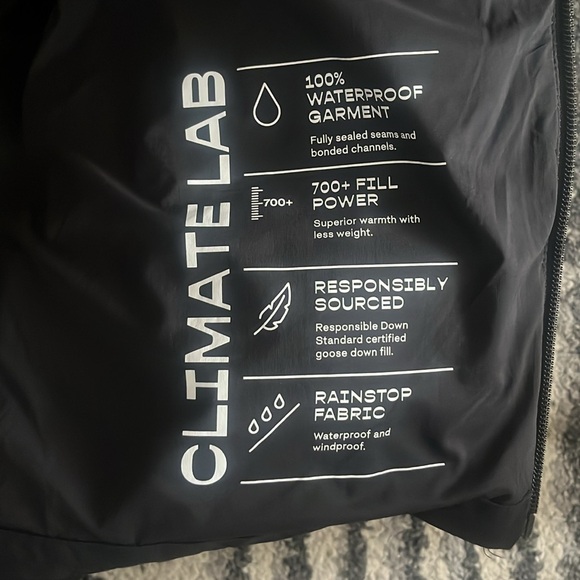 Aritzia Puffer Coat Waterproof - Like New - Picture 4 of 8